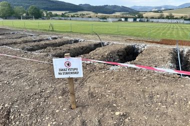 Začali sa práce na novej tribúne FC Tatran Kláštor pod Znievom